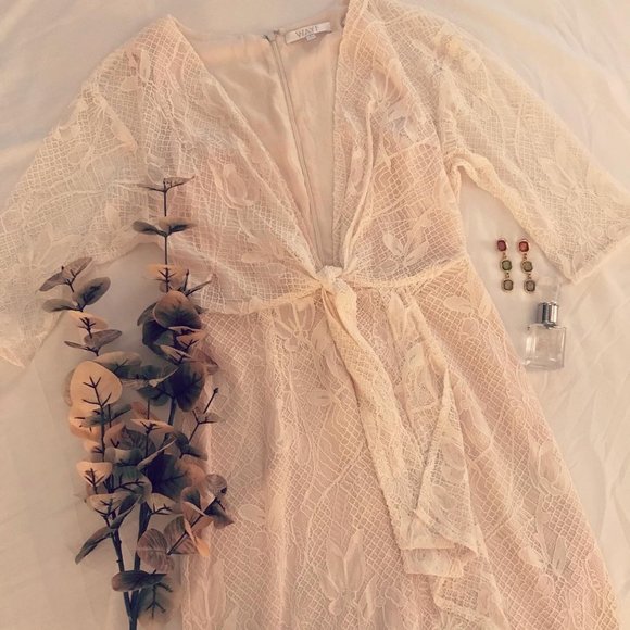 WAYF Lace Dress - Picture 2 of 4